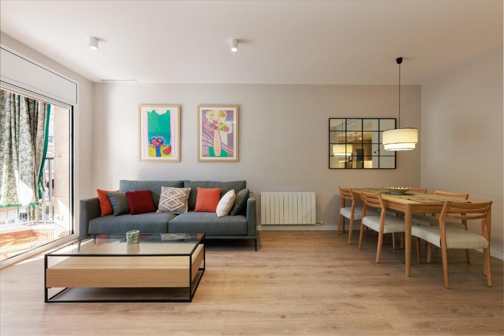 ApartEasy mid-term ONLY for VACATIONS stays, EIXAMPLE CENTER - 1
