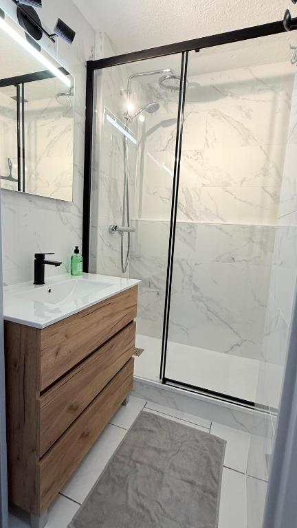 Appartement 6 personnes avec piscine secteur Richelieu, à 400m de la plage et à 650m du centre port - 4
