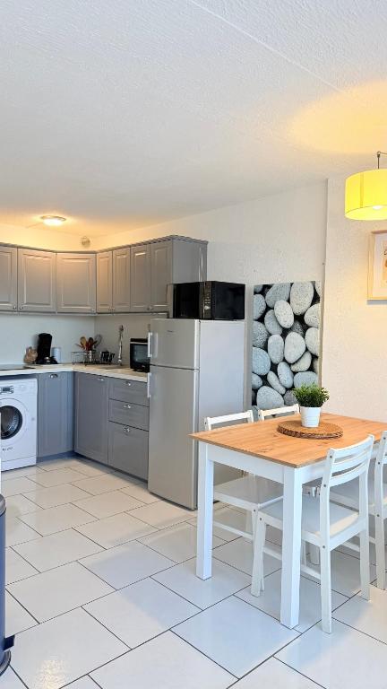Appartement 6 personnes avec piscine secteur Richelieu, à 400m de la plage et à 650m du centre port - 3