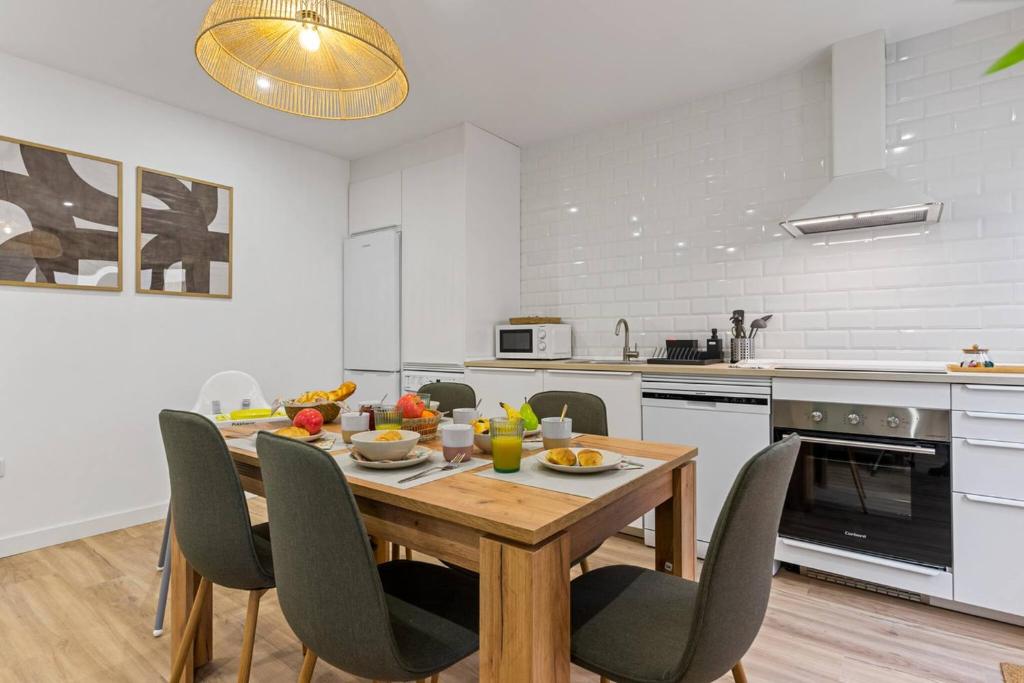 Monet, apartamento con terraza, cuna y trona - 5