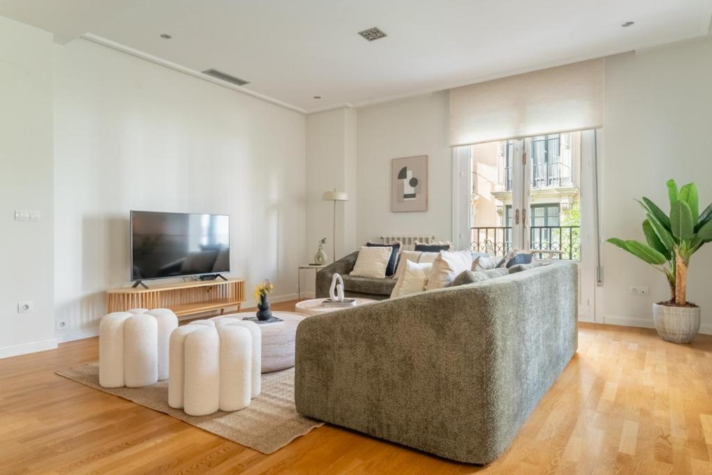 Elegant exclusive -3 Bdrs 2 Baths -Salamanca - 4