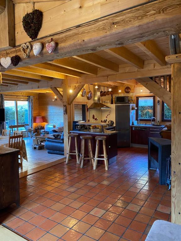 Chalet vue montagne , proche des pistes - 3