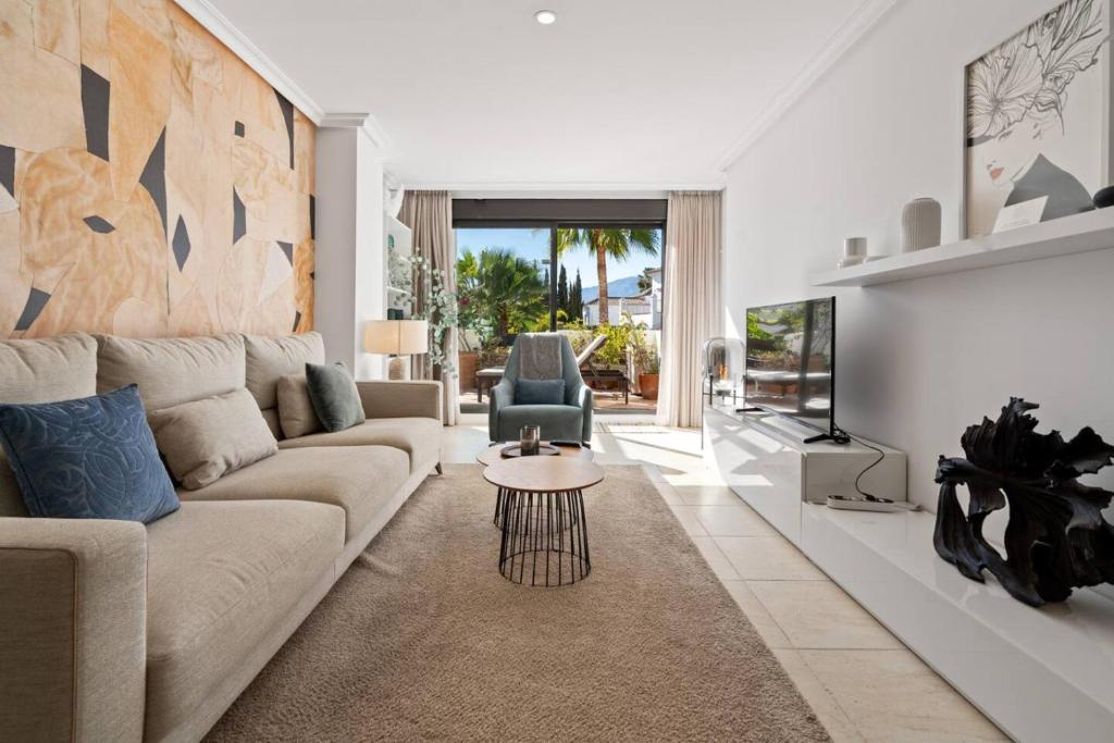 Estepona Apartment at Sunset Golf - Pool And Parking - 2