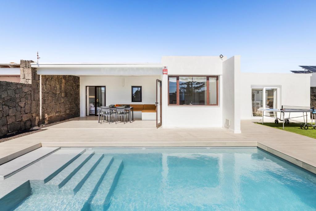 Villa Cactus - Large Private Plot - Heated Pool & BBQ - Luxury Vacation - 4