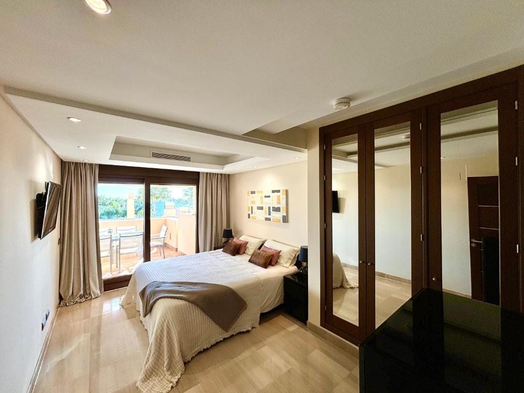 5 Stars BEACHFRONT PARADISE - Seaview, Always Heated Pool, Gym, Sauna! - 4