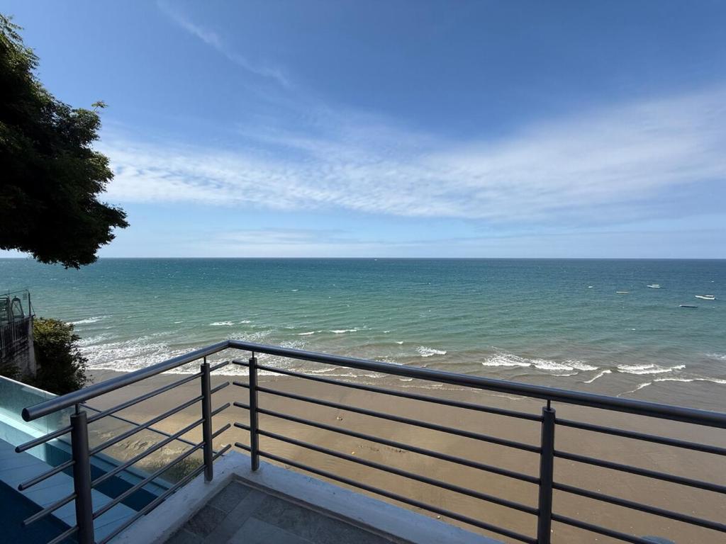 Departamento en Playa Murciélago y Mall del Pacífico - 3