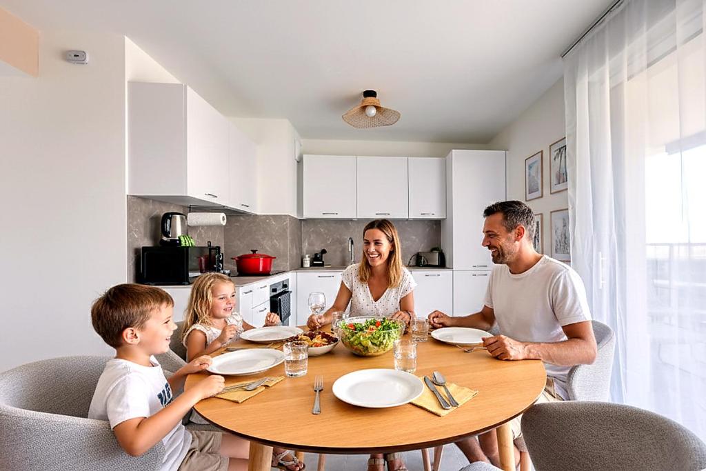 Les Lumières du Cinquième , 2 chambres , clim , wifi , Cap3000 à pied , parking - 2