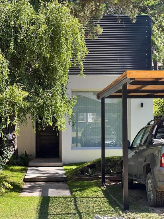 Relax in a modern home with a grill and patio! Mar Azul - 4