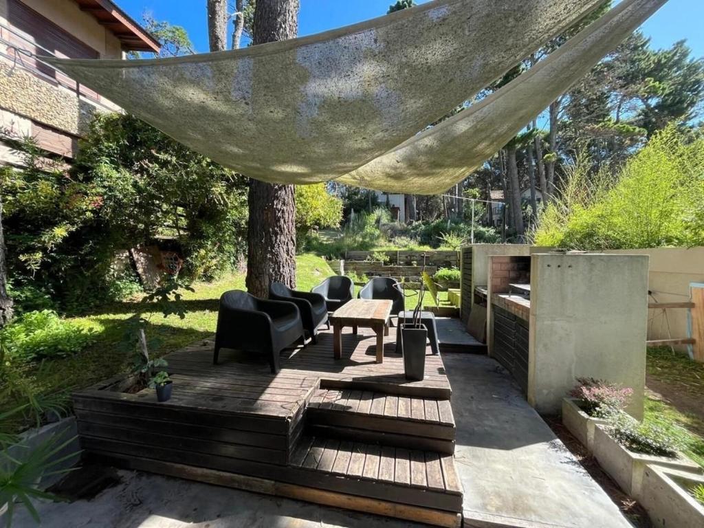 Relax in a modern home with a grill and patio! Mar Azul - 5