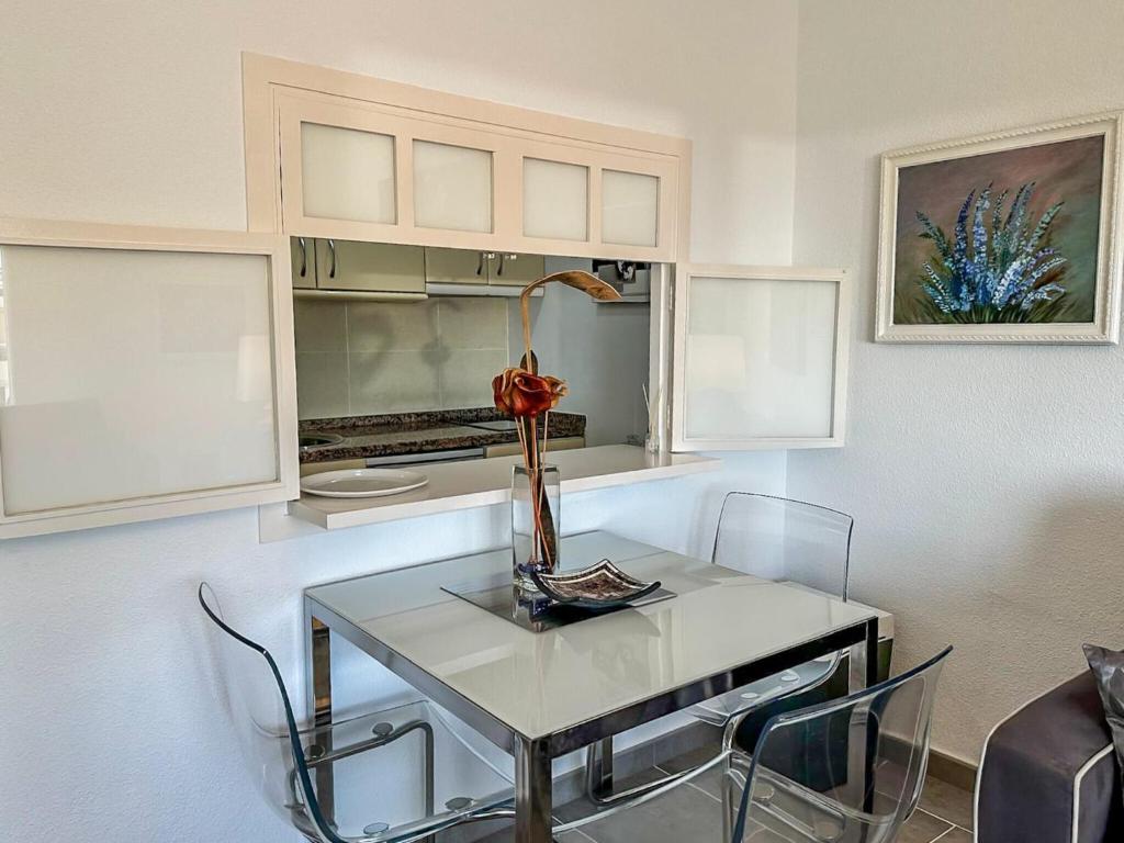 Beachfront Apartment in La Carihuela - 4