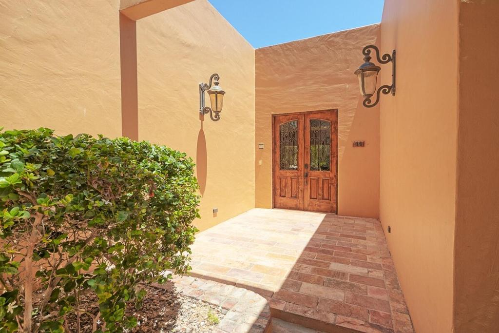 3BR Villa w/ Rooftop Sea Views Steps to Beach - 2