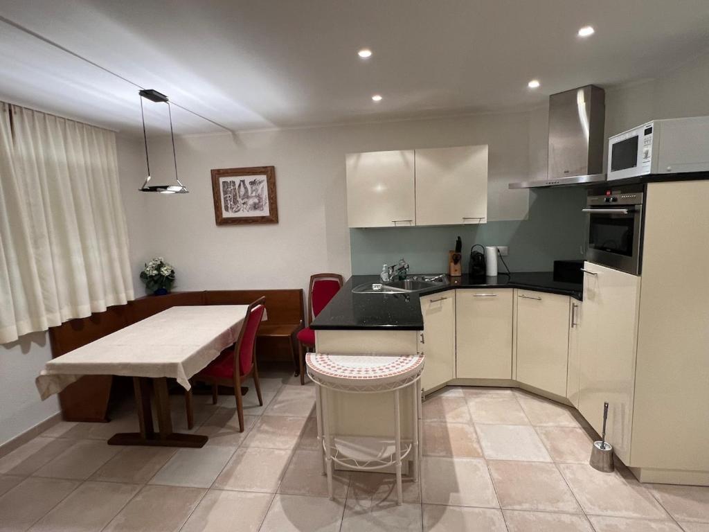 Cozy 2-bedroom apartment in a prime location - 4