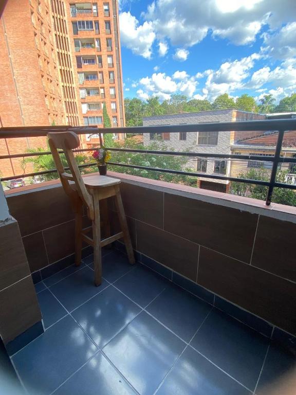 22 AMPLIO APARTAMENTO 150 mts con BALCON 3 HABIT eN LAURELES ESTADIO - 3