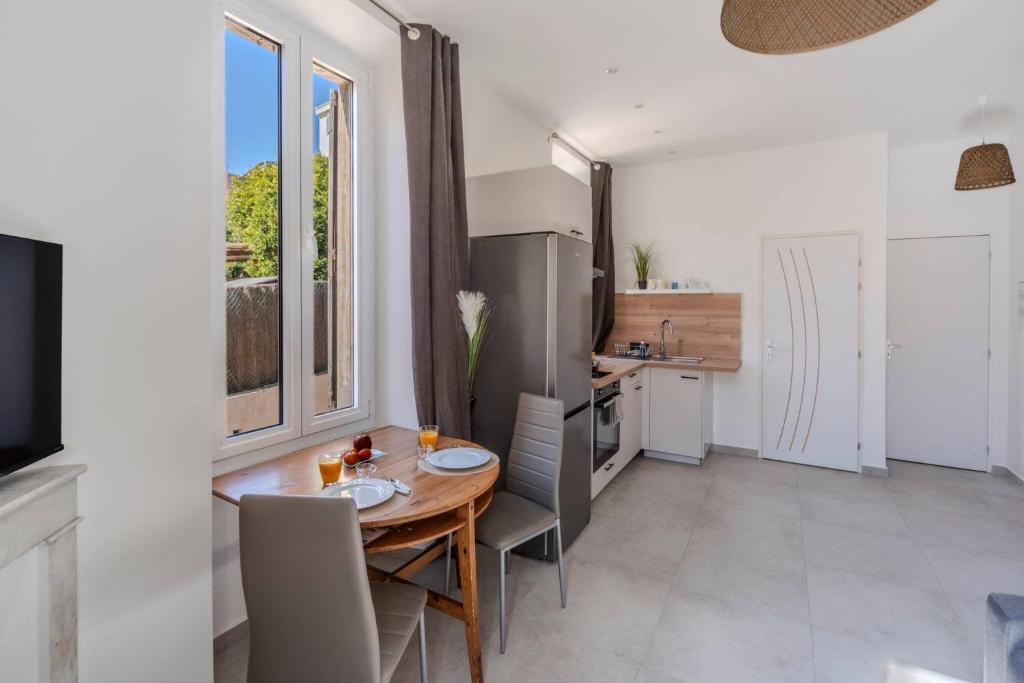 FRGK Historic 1BR OLIVIER Walk to Palais UltraFast Wi-Fi Central Cannes - 4