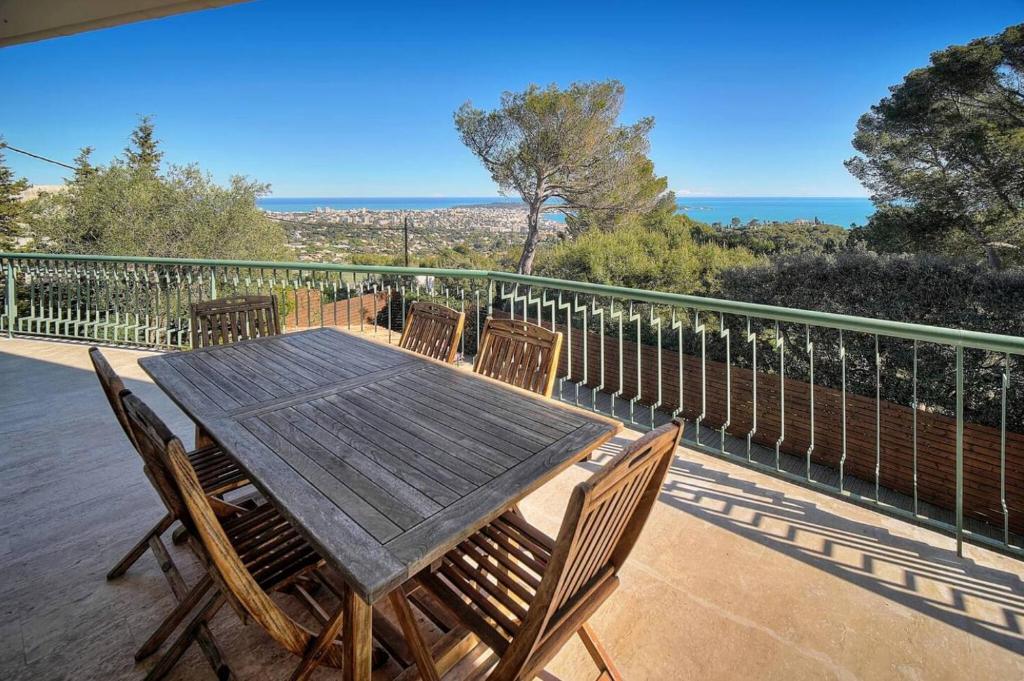FRGK Villa Le Petit Bois Panoramic View, Lush Garden Ultra-Fast Wi-Fi near Cannes - 4