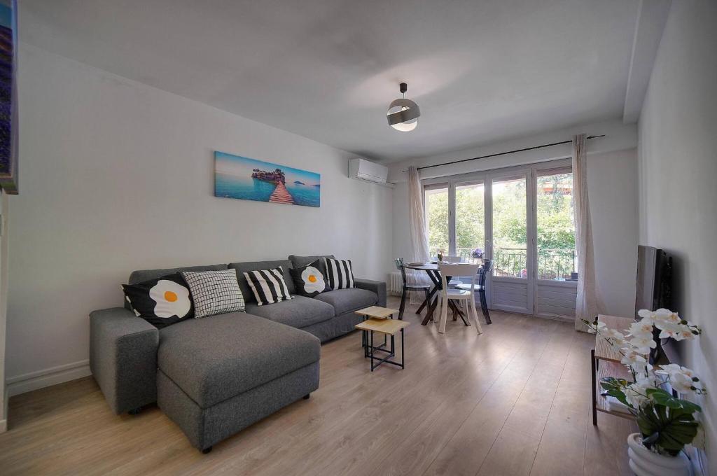 FRGK 2BDR Stanislas Apartment Terrace, Central Cannes AC & ULTRA FAST Wi-Fi - 2