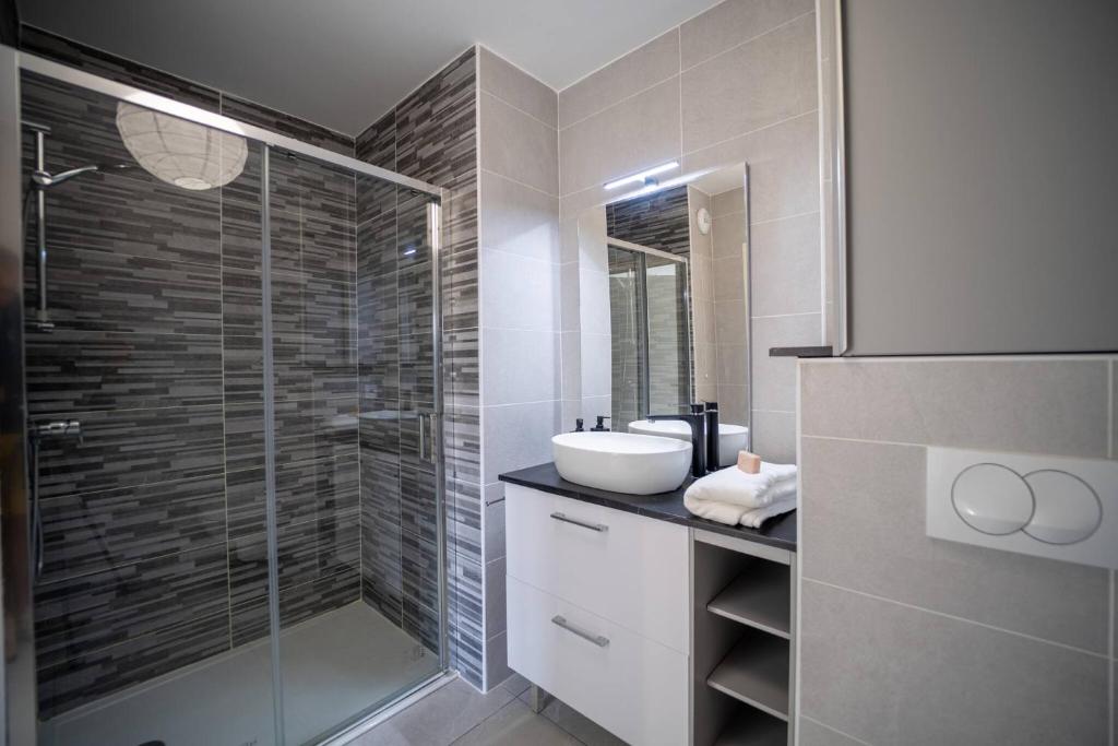 FRGK "BEL AZUR 1 BDR Luxury Sea View Parking AC WIFI HIGH SPEED " - 3