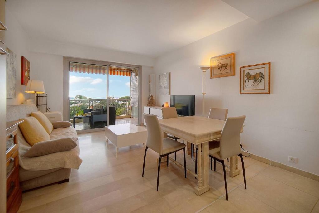 FRGK HORIZONS Executive Sea View Apartment 2 BDR Terrace Pool Parking - 3