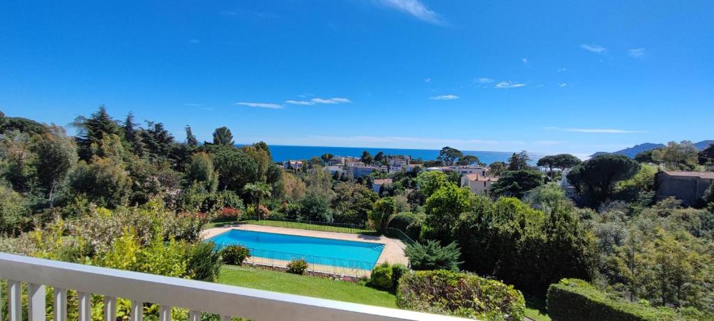 FRGK HORIZONS Executive Sea View Apartment 2 BDR Terrace Pool Parking - 5