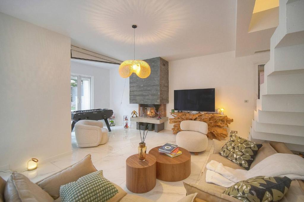 FRGK 'La Cote d'Azur Villa Private Pool, AC Ultra-Fast Wi-Fi' - 3
