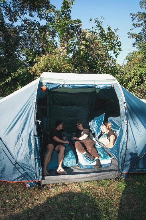 Beer Base-Camp Oktoberfest camping with free welcome beer and traditional dirndl-lederhosen shop - 4