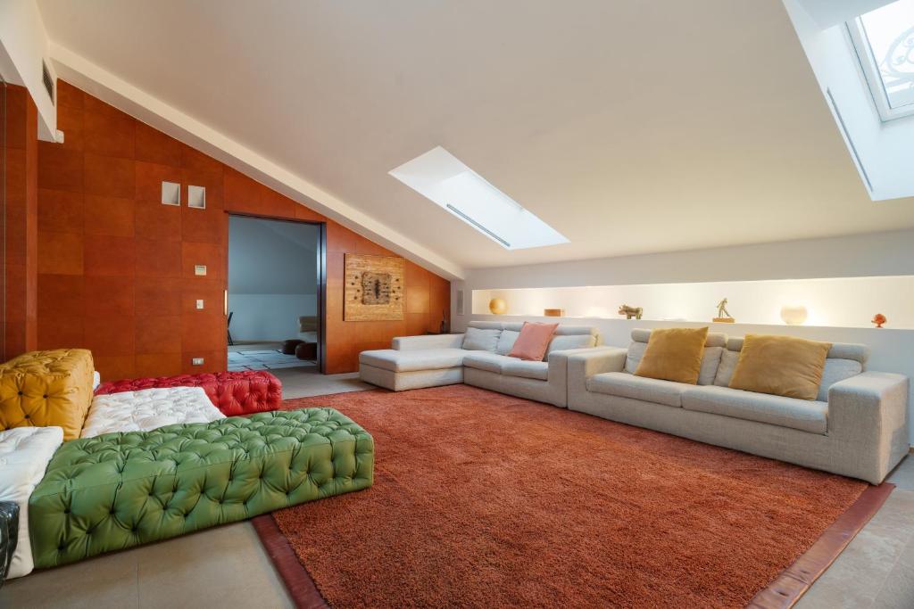 GuestHost - 500sqm luxury with Spa, Gym, Terrace, Game Room & Garage - 3