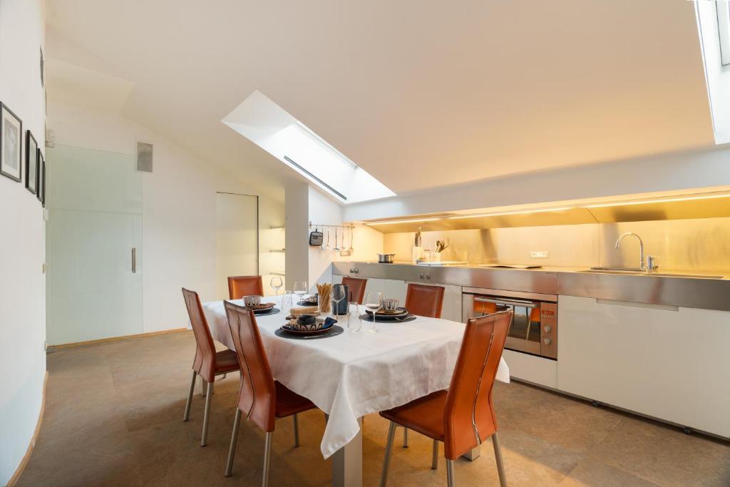 GuestHost - 500sqm luxury with Spa, Gym, Terrace, Game Room & Garage - 4