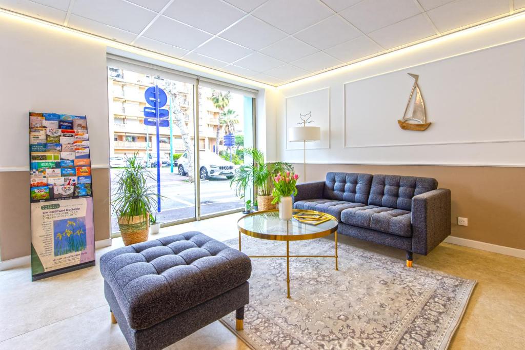 Lobby, Hotel Parisien in Menton