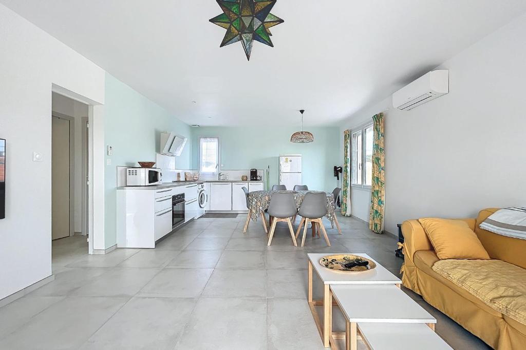 Spacious cocoon in Narbonne - with sea view - 2