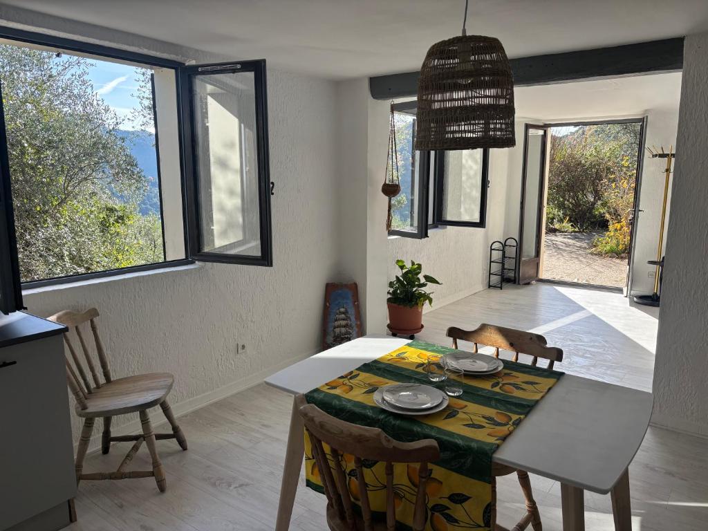Charming apartment with stunning mountain views - 3