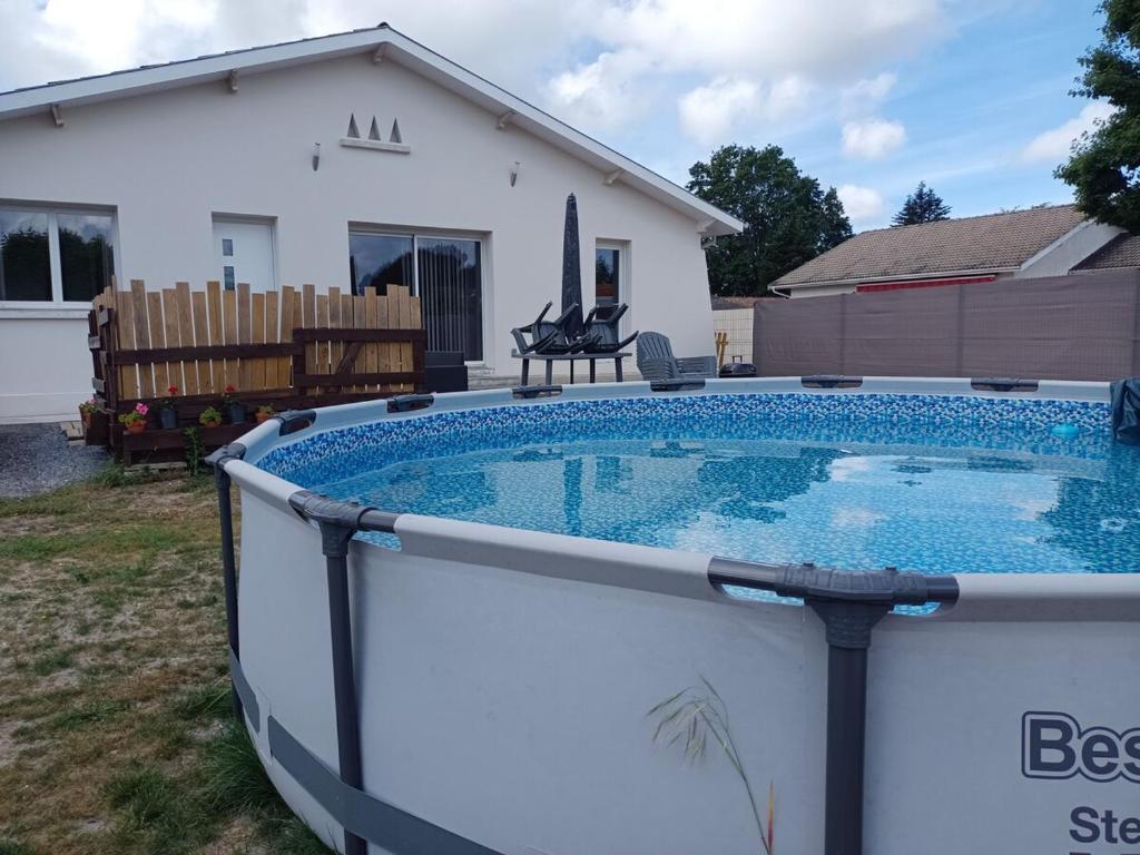 Charmante maison avec piscine entre lac et plage - 2