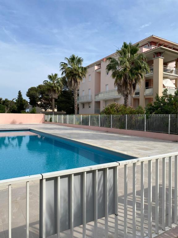 Large T4 with pool terrace and beach on foot - 1