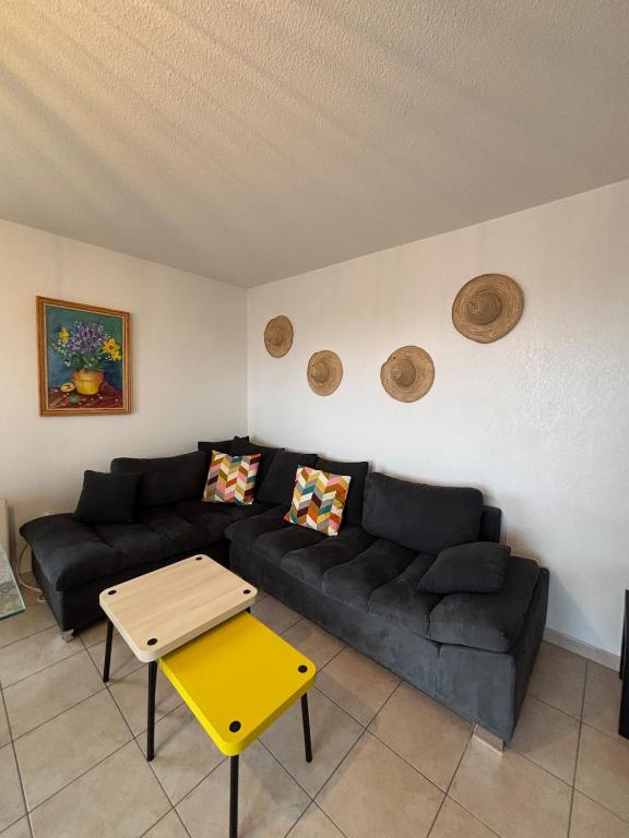 Le Tassigny-Spacious apartment-parking-wifi - 2