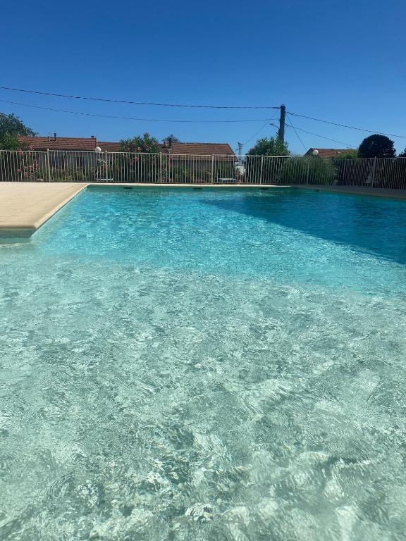 Le Tassigny-Spacious apartment-parking-wifi - 5