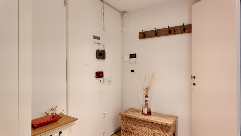 Pellicceria Charm Apartment - 2