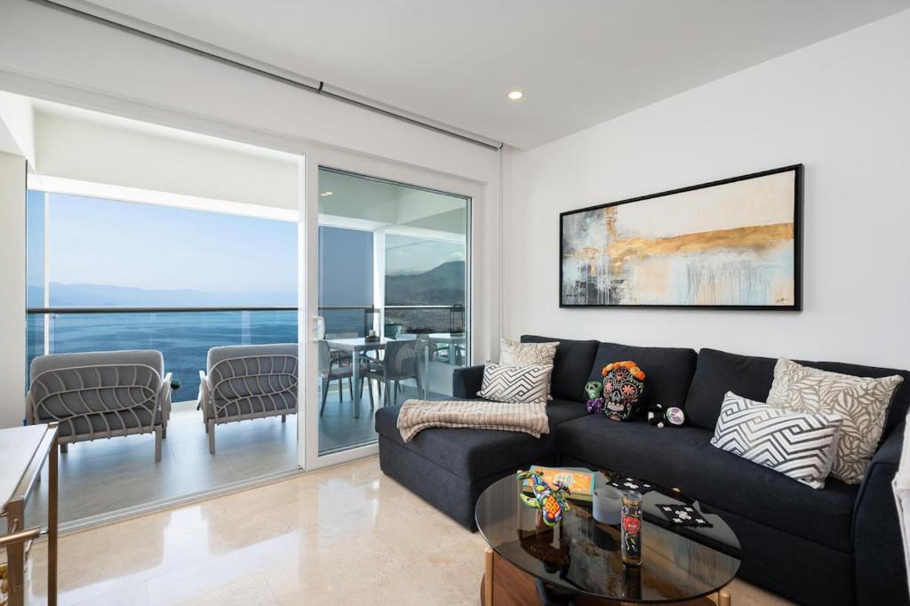 13th Floor Oceanfront 8 Pools 500Mbps - 1
