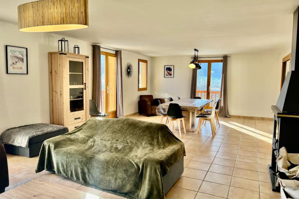 Jolie maison avec jardin et vue - 2