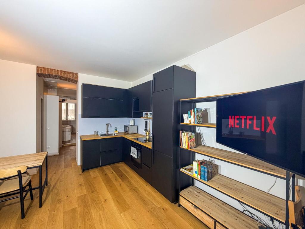 Modern Two-Room Apartment with Balcony 2km from the Center - 3