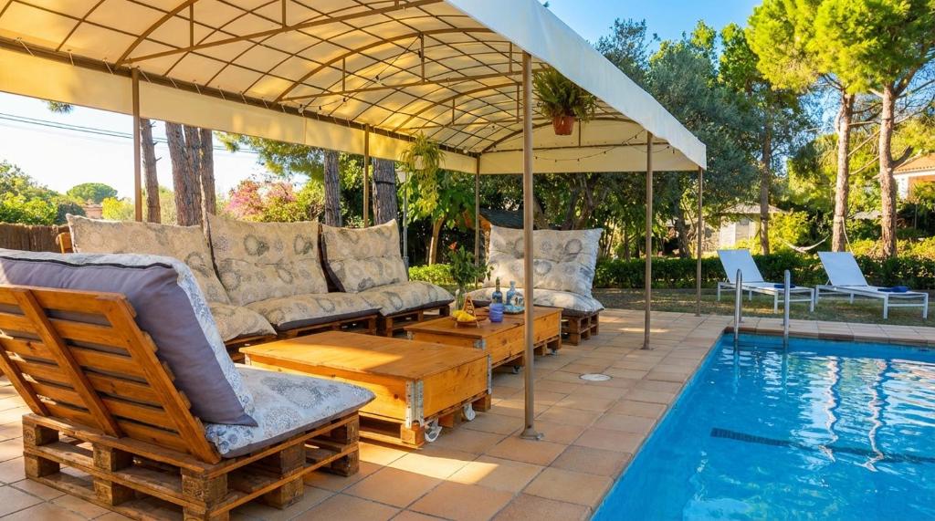 Villa Sitges El Ranch Amaizing Outdoor Areas Beaches at 5 minutes walk Sitges at 15 min drive AC Pool Jacuzzi & Garden XXL - 4