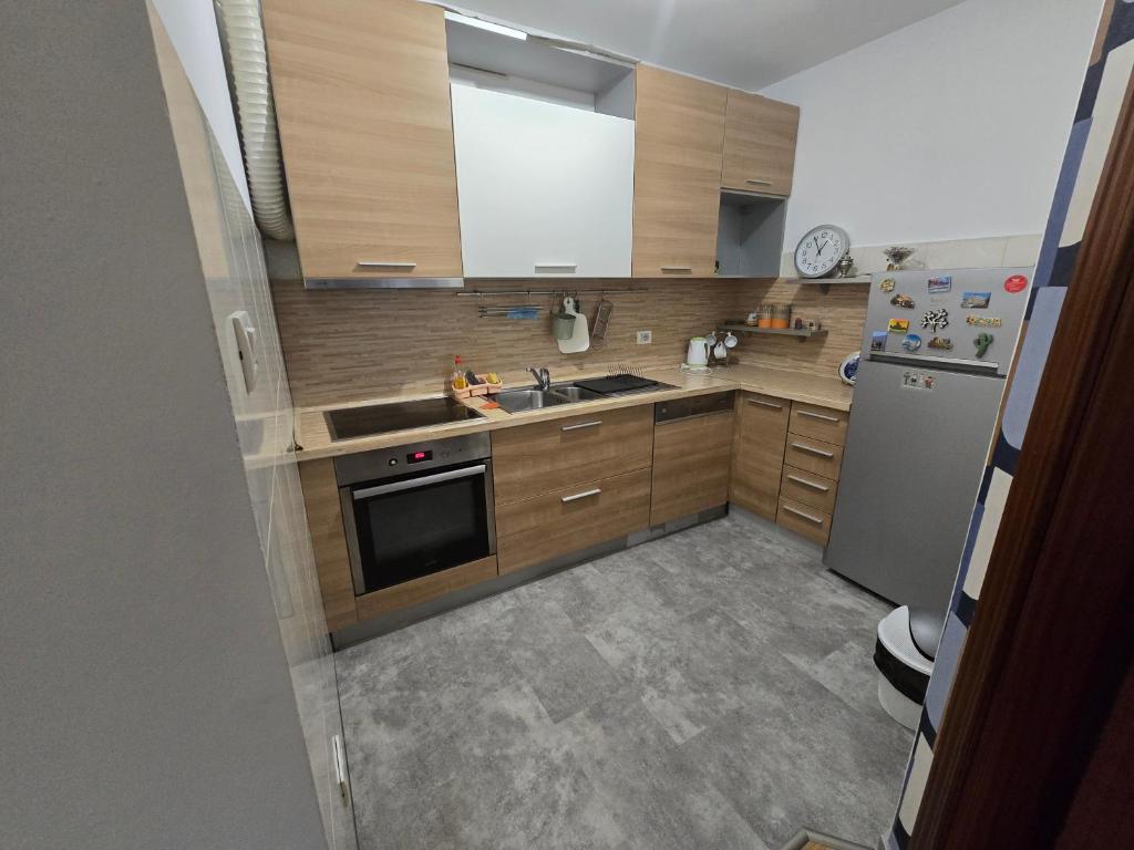Recently renovated Delta Apartment - 4