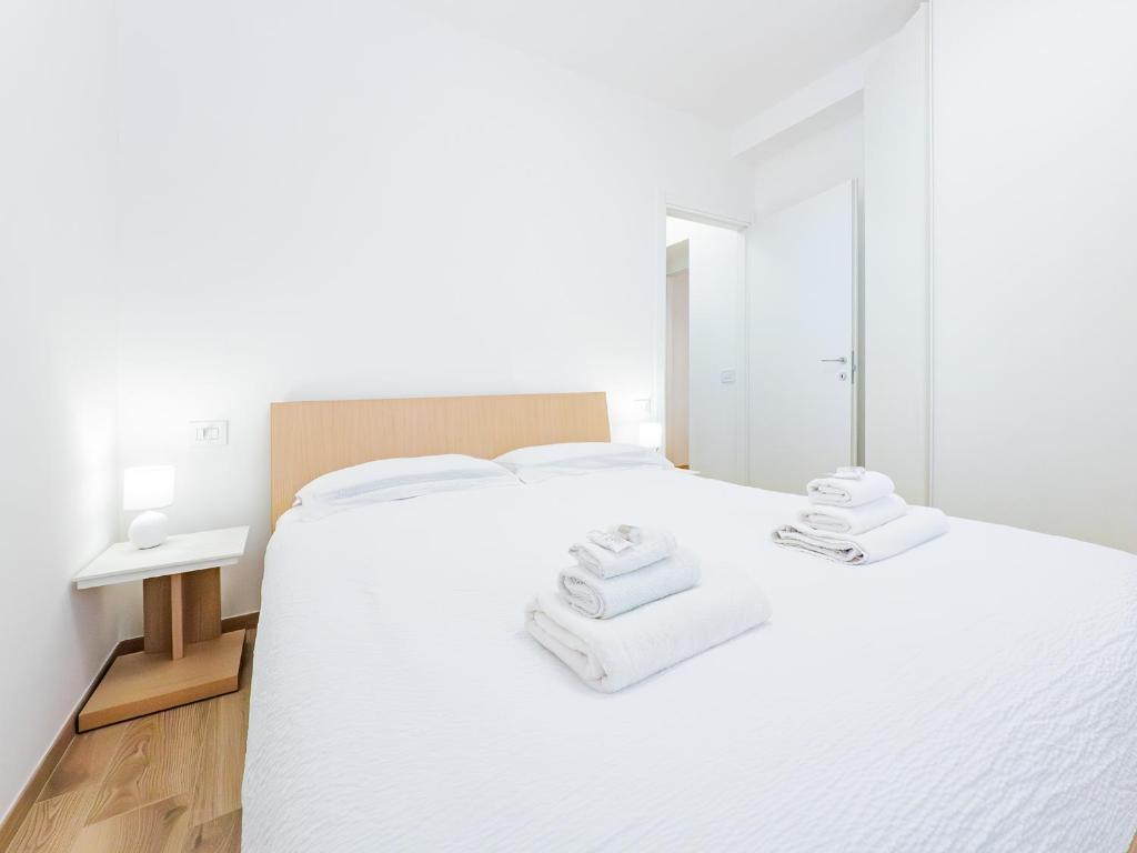 Riva RealEstate - Lake Central Suite - 5