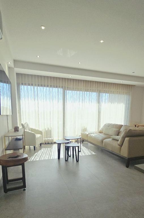 Luxury Condo Residencial Area Close to Everything - 2