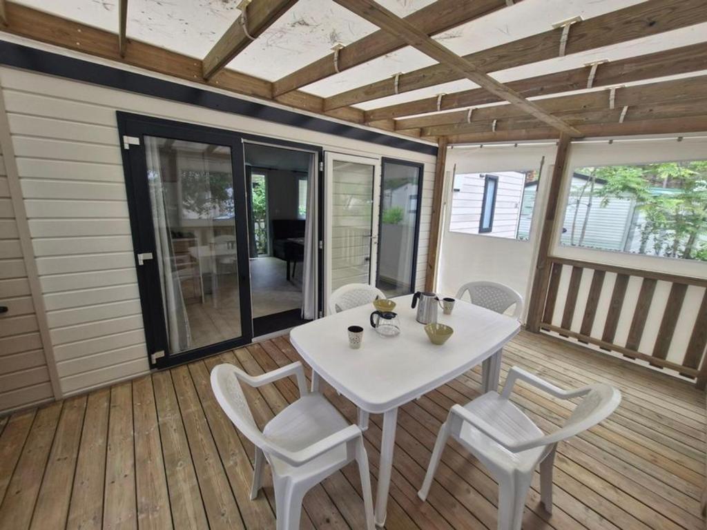 Mobil Home 4 Pers., Terrasse et Parking, St Jean de Monts - FR-1-777-44 - 1