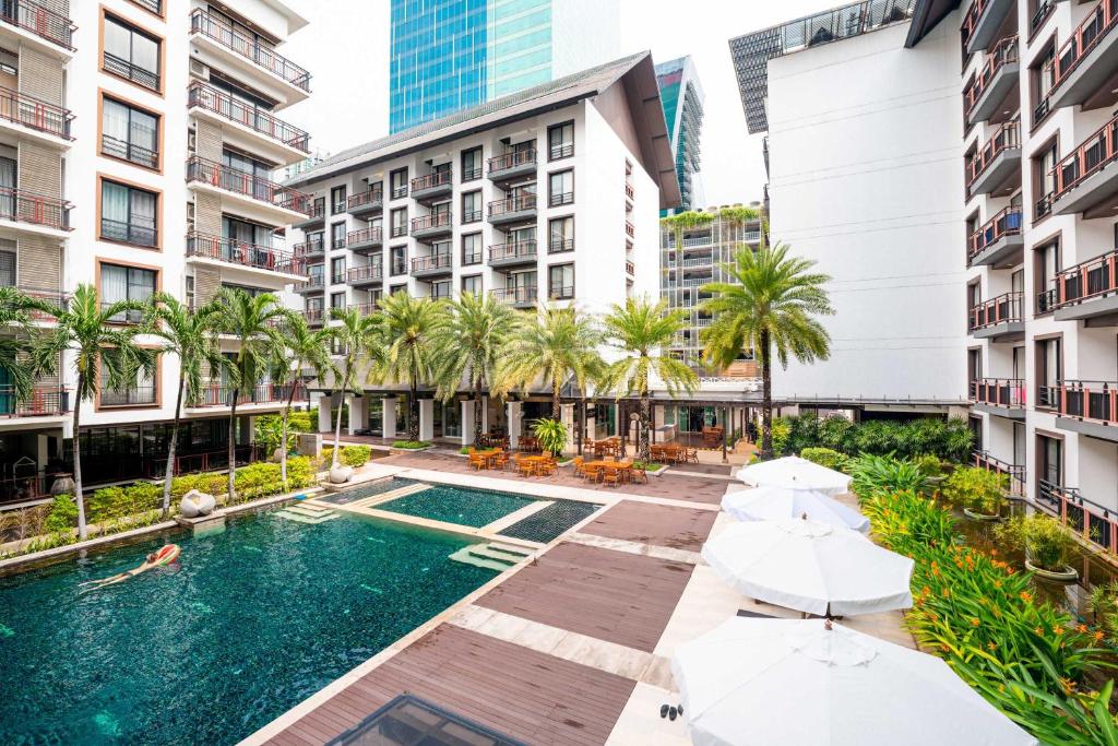 Swimming pool