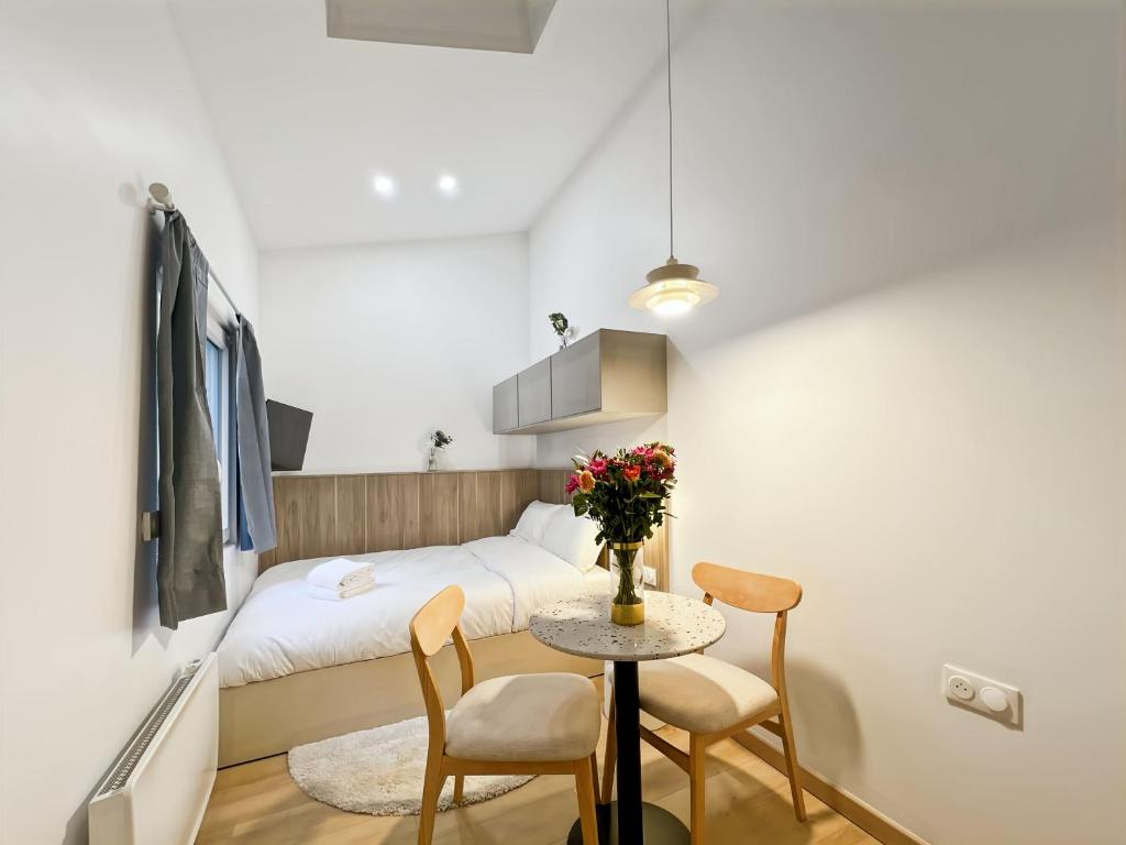 Paris Studio in Montmartre Area near Metro & Shops - 3