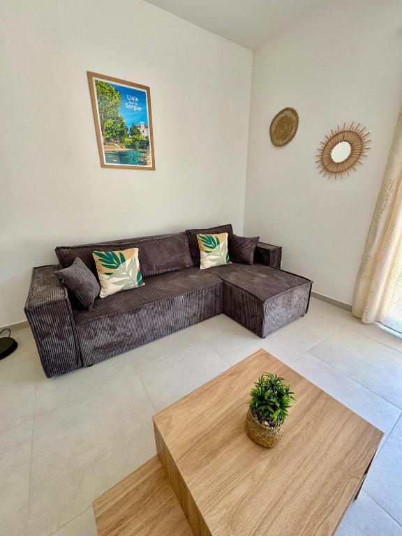 4-bedroom house with a pool - 4
