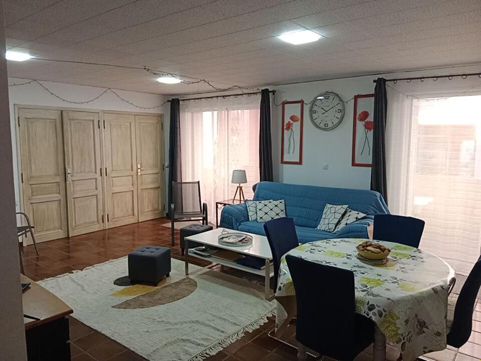 SANARY - Zone piétonne - CLIM - 2 chambres 4 à 6 personnes - WIFI - 2