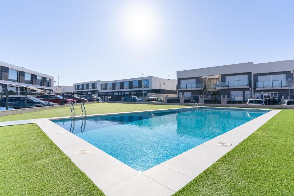 rentafive - Chalet - Piscina - Nuevo - 1