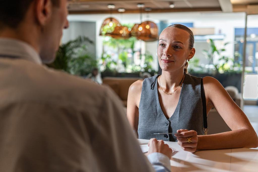 フロント・ロビー