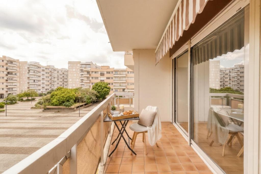 Le 8e Art - appartement 8 personnes, 4 chambres, idéal groupes, parking, wifi - 5